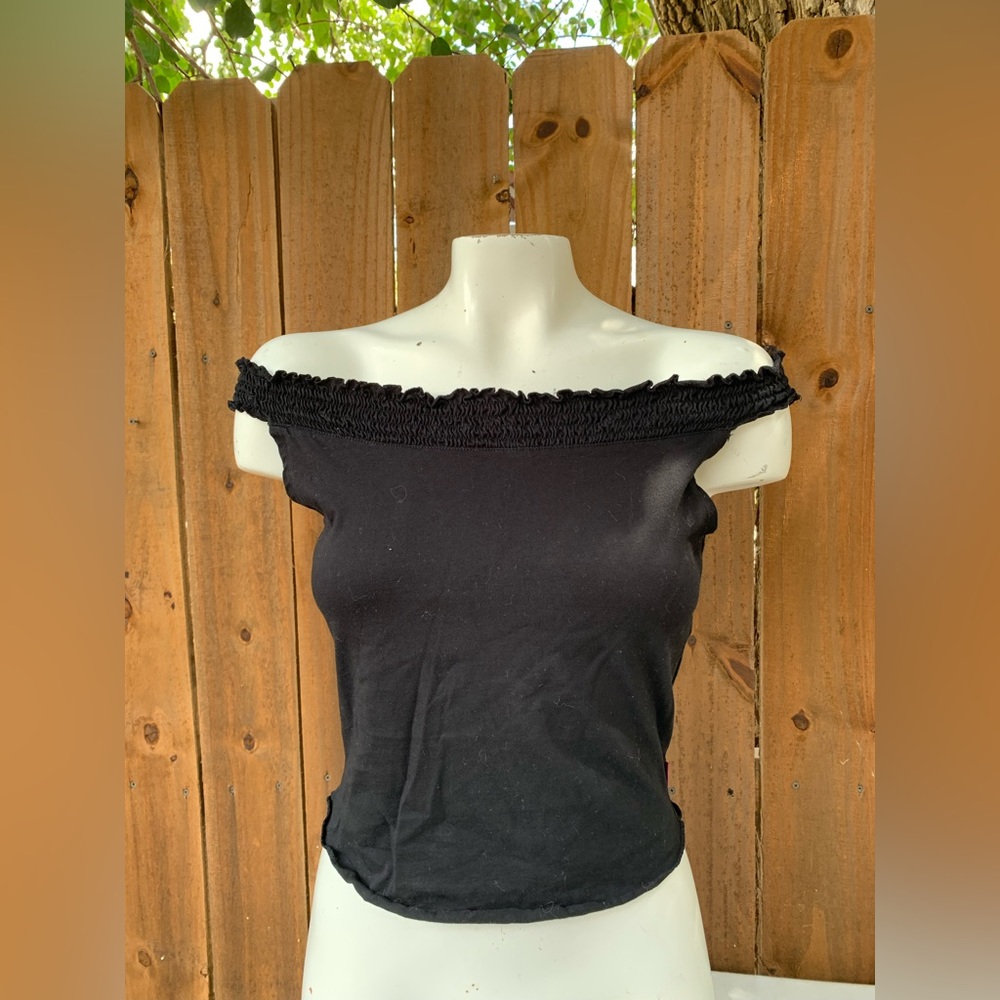 Y2K Vintage Calvin Klein off the shoulder top size Medium.